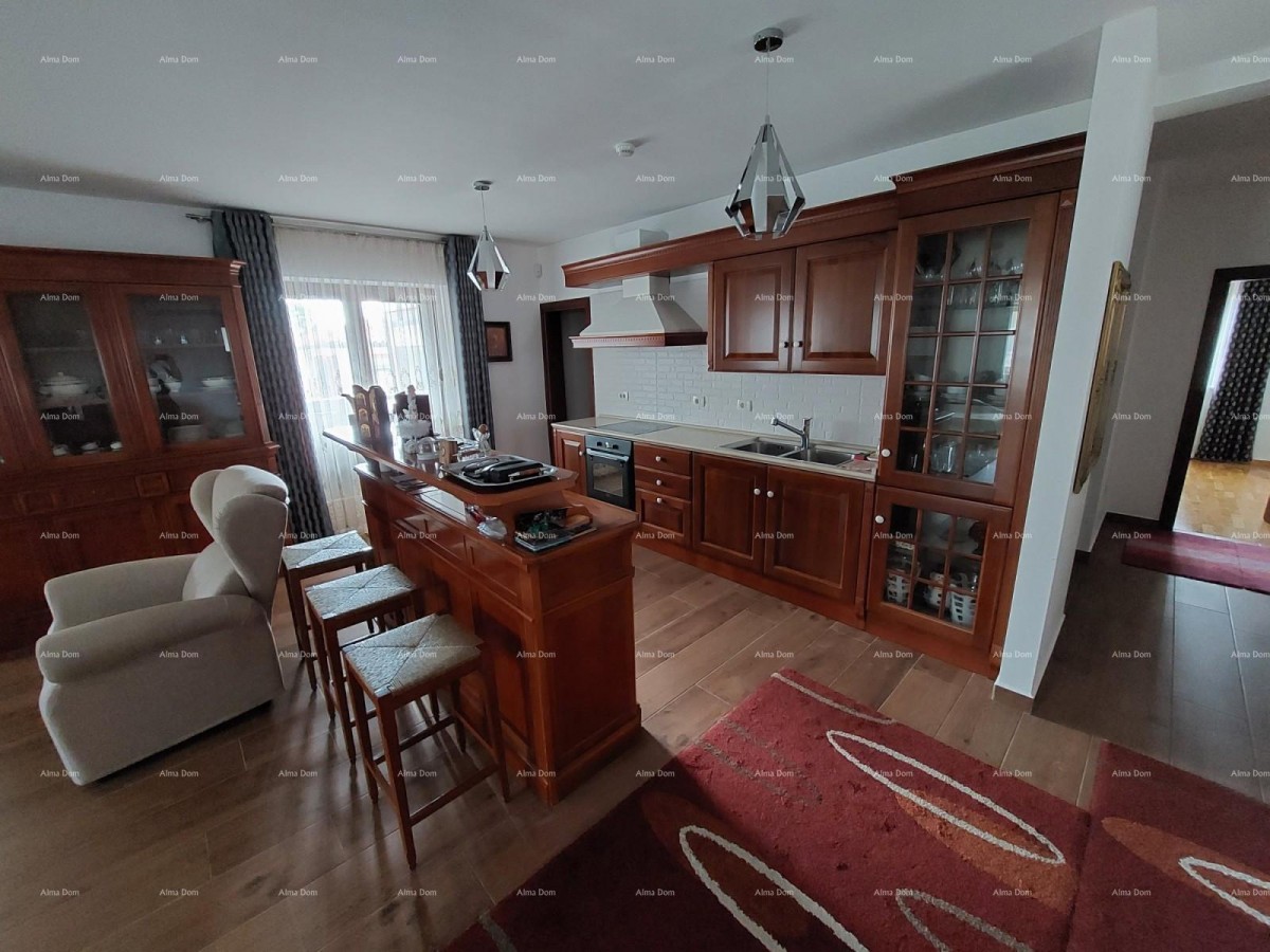 Moderna hiša z dvema apartmajema, notranjim bazenom in velikim dvoriščem 20