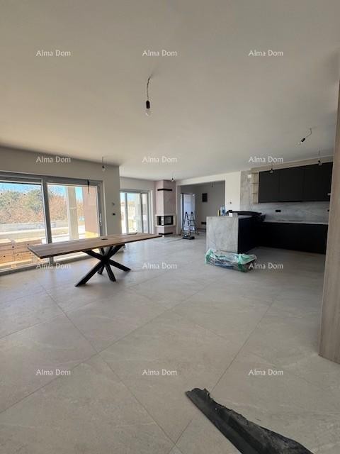 Šišan. Novozgrajena hiša z bazenom 7