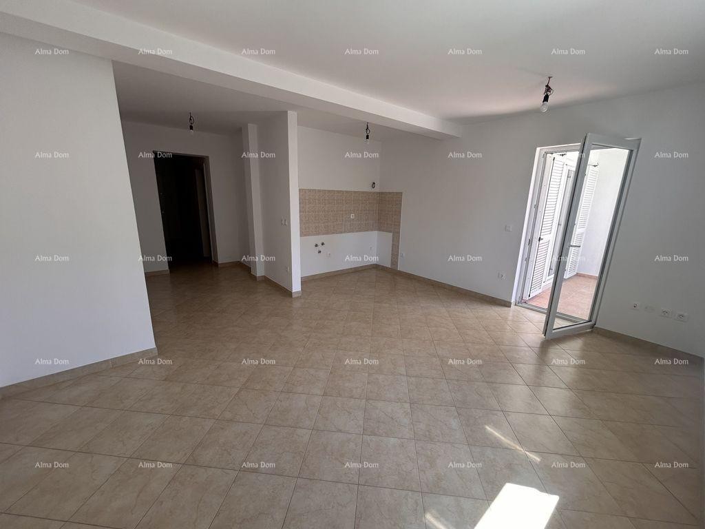 Novigrad – prostran četverosoban stan, 76 m², 200 m od mora i plaže Karpinjan 3