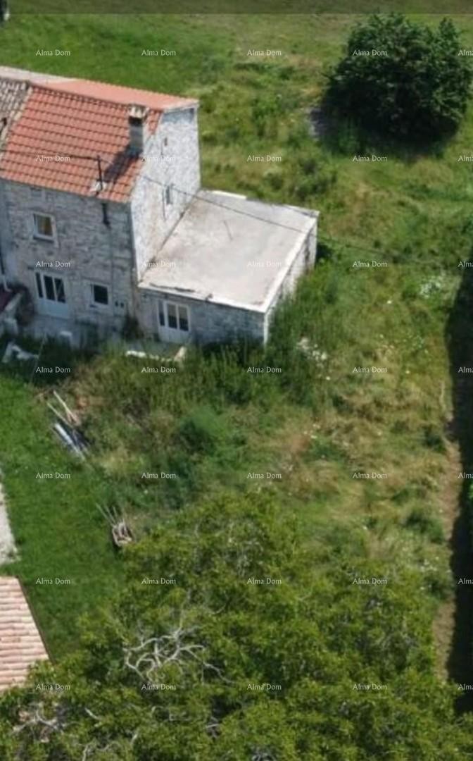 Продается старый каменный дом с землей в  Барбан, идеально подходящий для дачи. 5