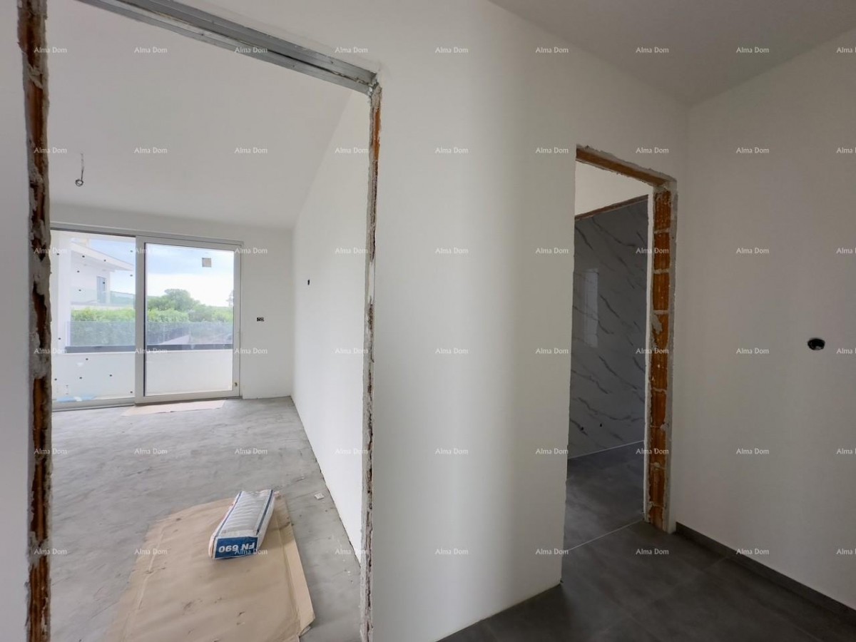 Prodamo hišo na odlični lokaciji. Blizu marine. 25