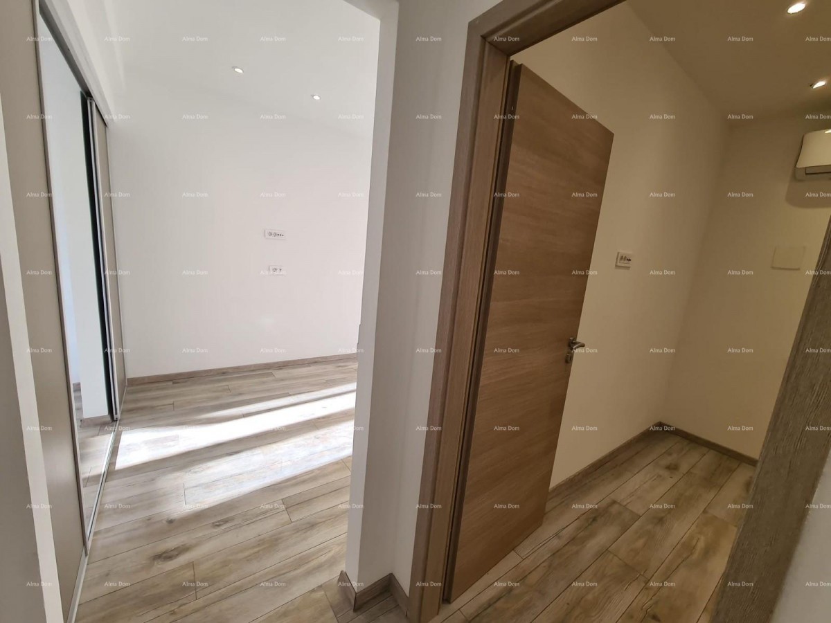 Pula – renoviran dvosobni stan u centru, 72,83 m². Stan se nalazi na glavnoj  tržnici. 8