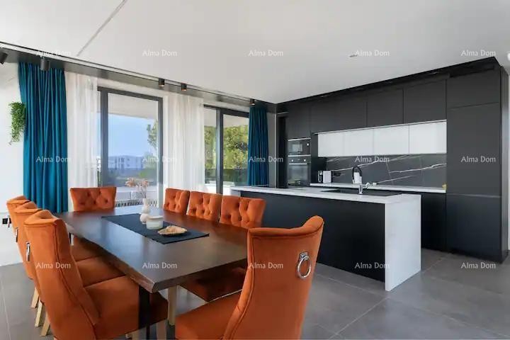 Prodamo čudovito vilo s pogledom na morje! 20