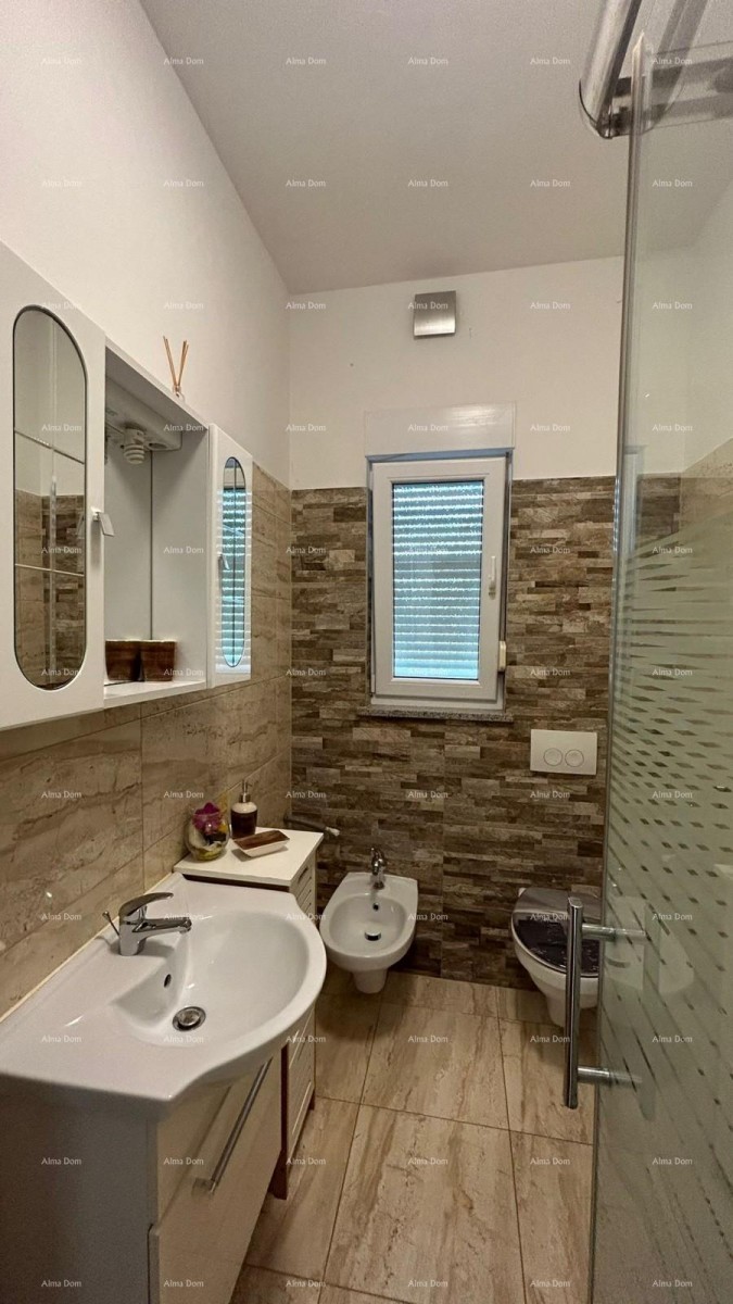 Prodajemo kuću sa više apartmana i bazenom. Pula Veli vrh. 44