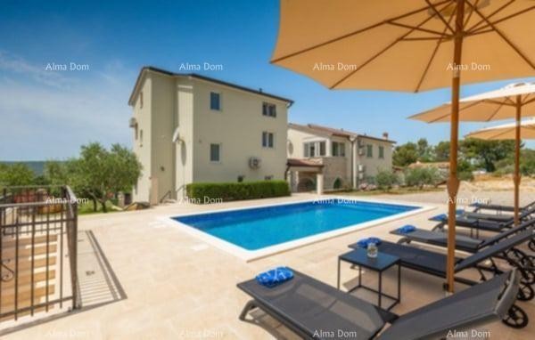 Trget – Prelijepa kuća s panoramskim pogledom na more 1