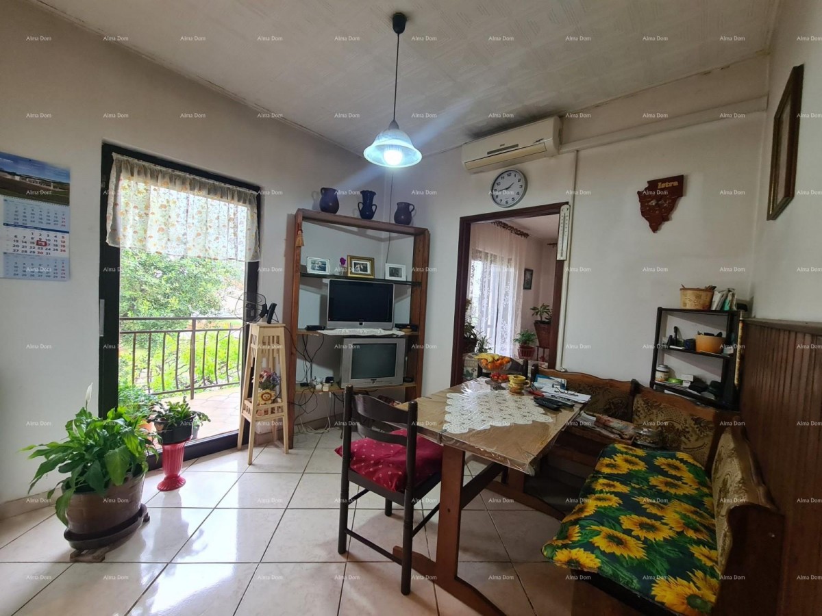 Prodamo hišo z velikim dvoriščem, Jadreški 5