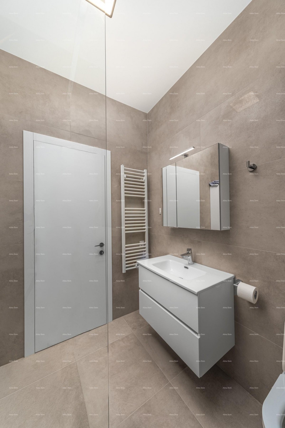 Продажа - новостроенная, современная и эксклюзивная вилла с бассейном, Волме, Пула! 24