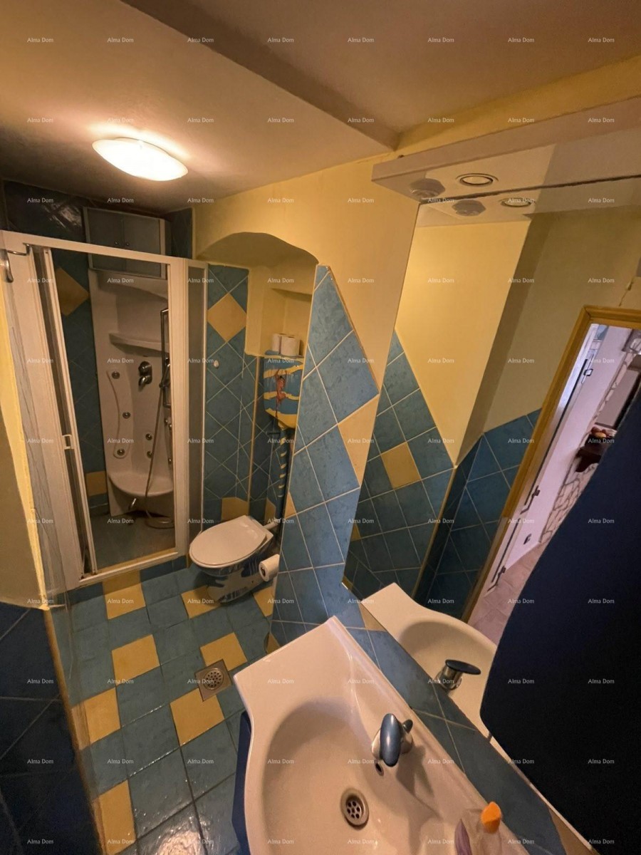 For sale: 44 m² apartment in Pula, near the center and the Arena. 11