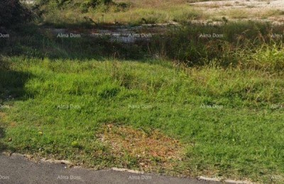 Teren za gradnju vile ili obiteljske kuće u naselju