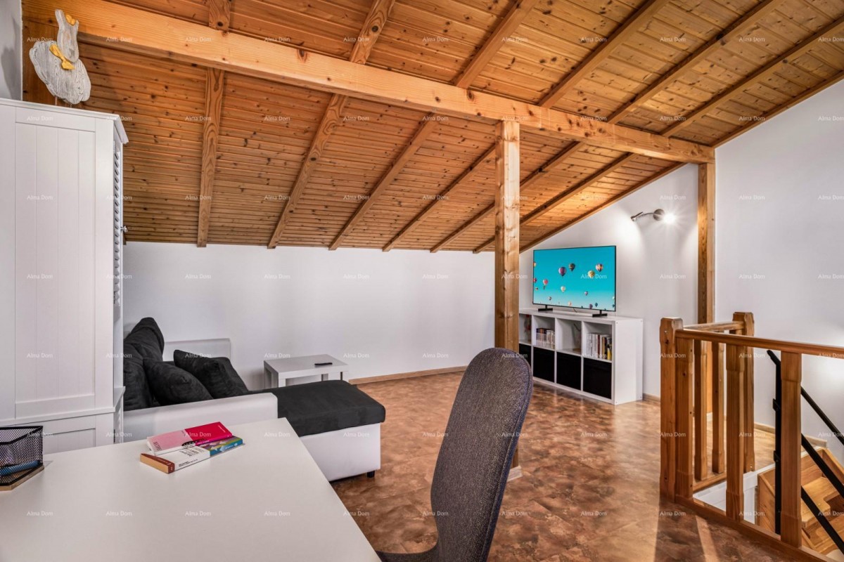 Prodamo dve povezani hiši v Pomeru 16