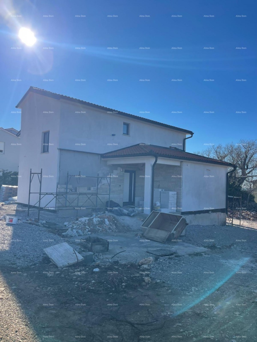 Продается дом с бассейном и видом на море – тихая деревня Раша 1