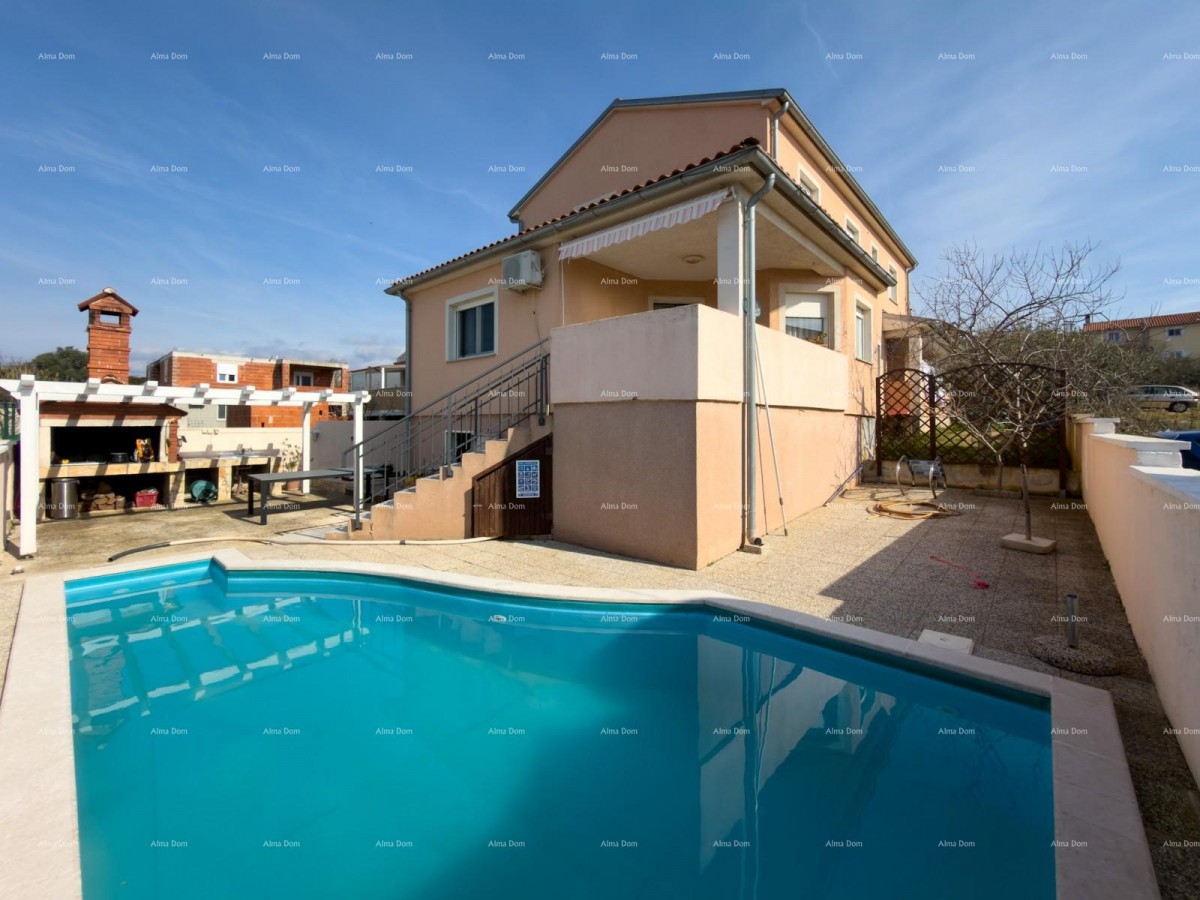 Kuća sa dva stana u okolici Pule 1