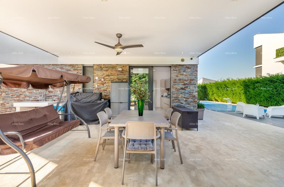 ФАЖАНА - Отдельно стоящая вилла премиум-класса, с бассейном, лифтом / в 100 м от Оливковой аллеи. 28