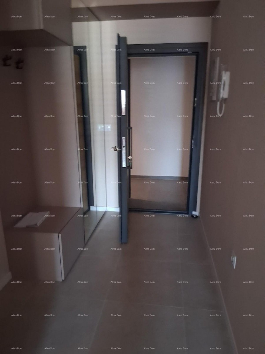Stan u centru Pule – novogradnja, namješten. 5